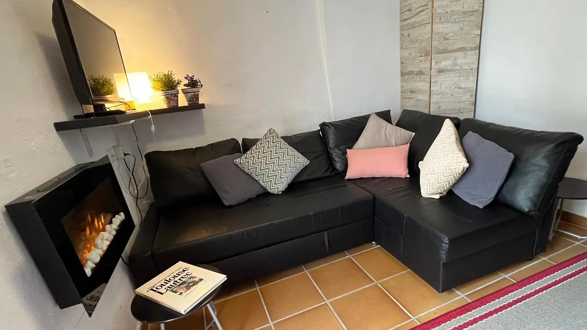 Tiny Spanish House Casares Apartment